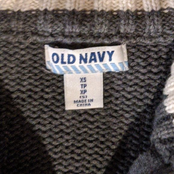 Old navy sweater - Picture 2 of 2